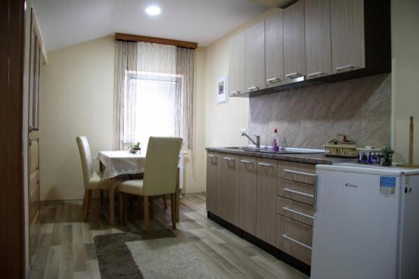 پانسیون Apartmani Kadunić