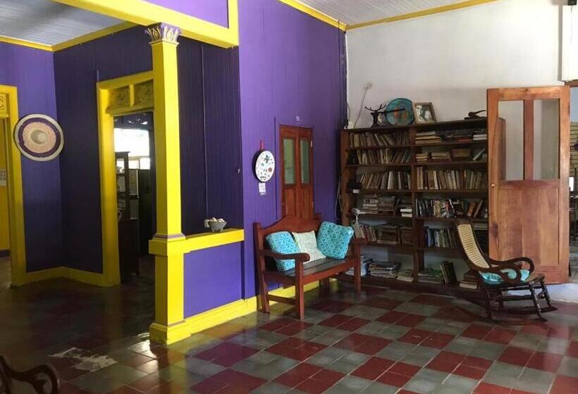 פנסיון Casa Romano Hostel