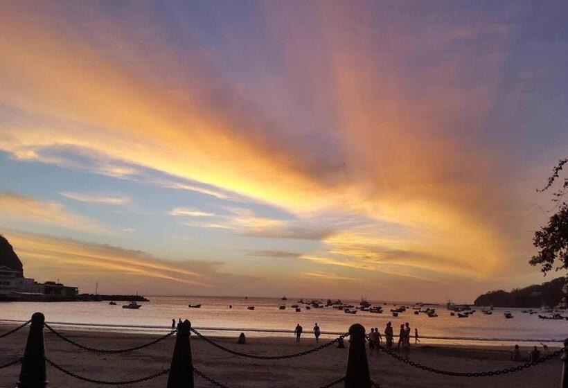 פנסיון Casa Romano Hostel