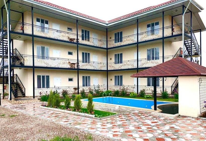 پانسیون Guest House “aura”