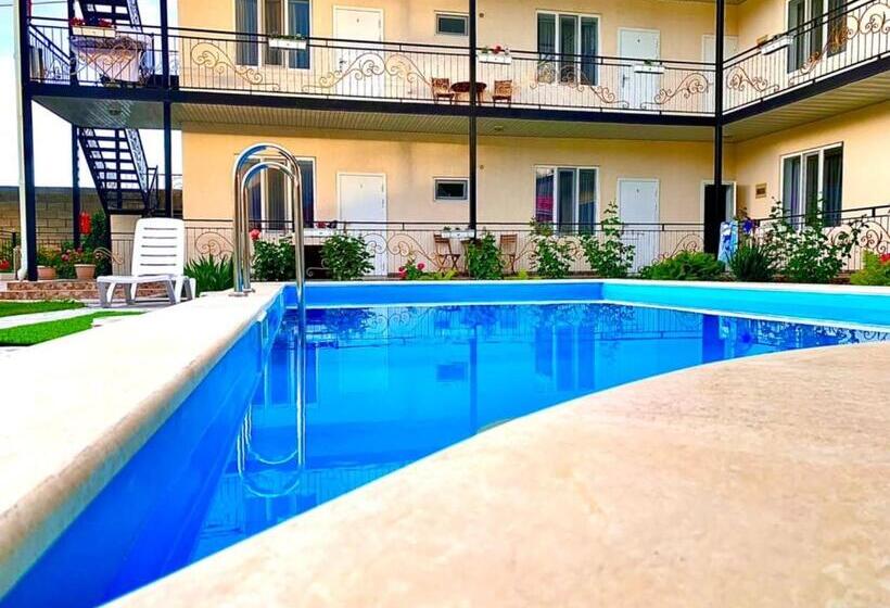 پانسیون Guest House “aura”