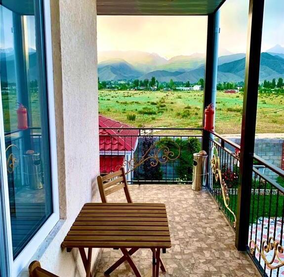 پانسیون Guest House “aura”