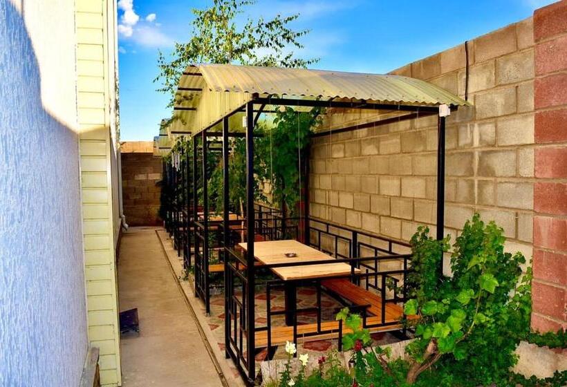 پانسیون Guest House “aura”