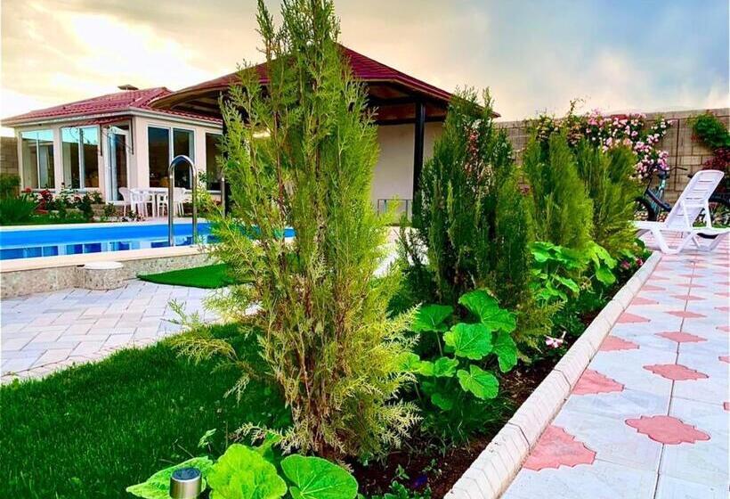 پانسیون Guest House “aura”