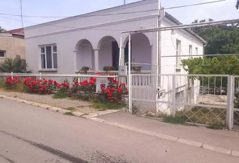 پانسیون House In The Nature