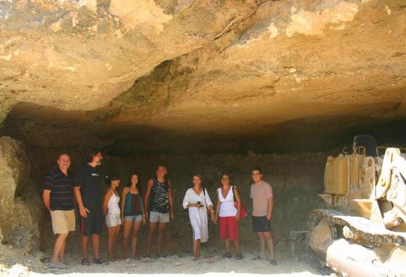 膳宿费 Nitovikla Hotel & Cave Restaurant & Pool An Authentic Local Experience !