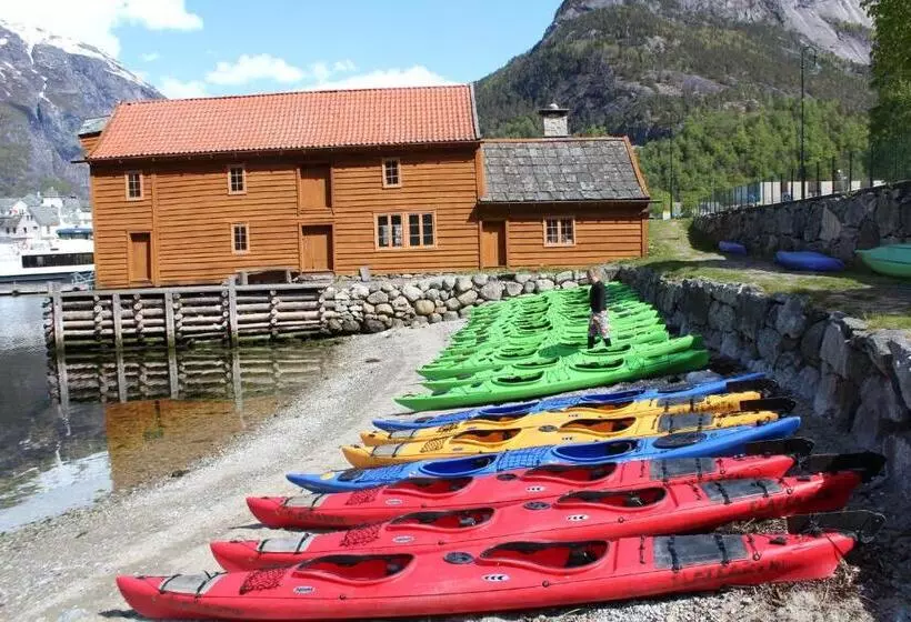 リゾートホテル Adventure Hotel & Guesthouse Eidfjord New