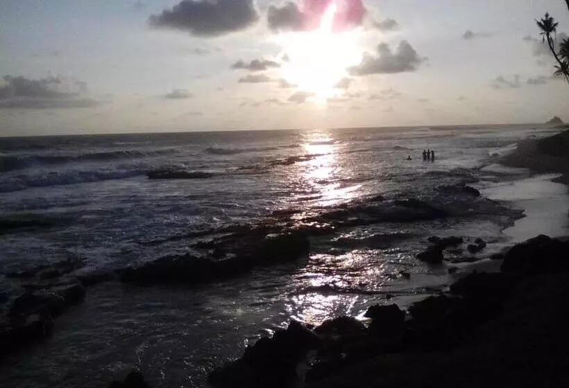 ユースホステル Shantha Surf Villa