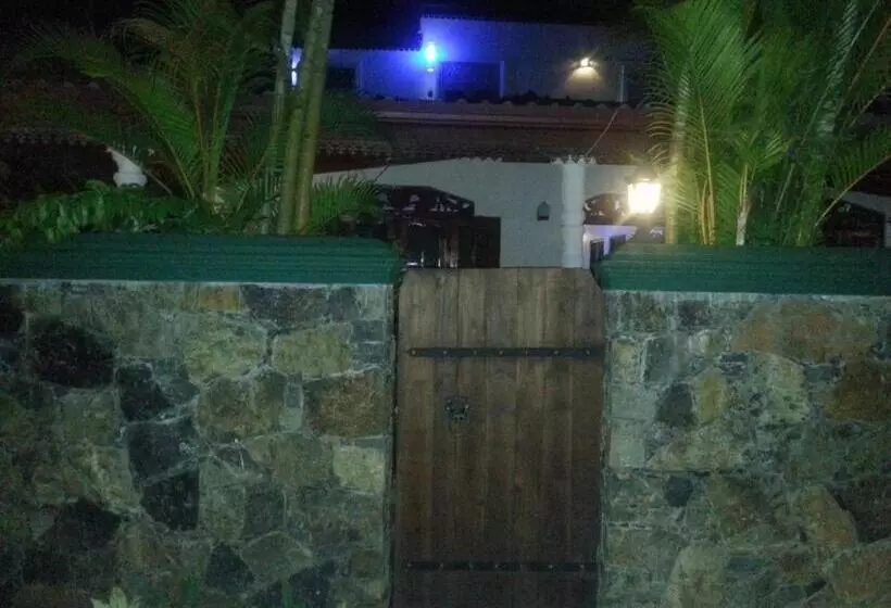 ユースホステル Shantha Surf Villa