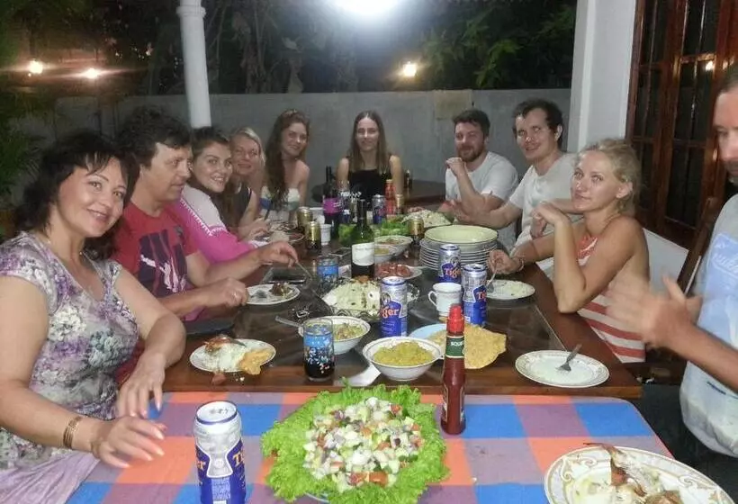 ユースホステル Shantha Surf Villa