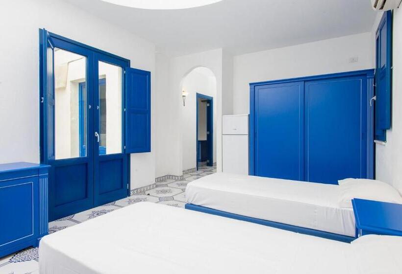 Araba Fenice Village