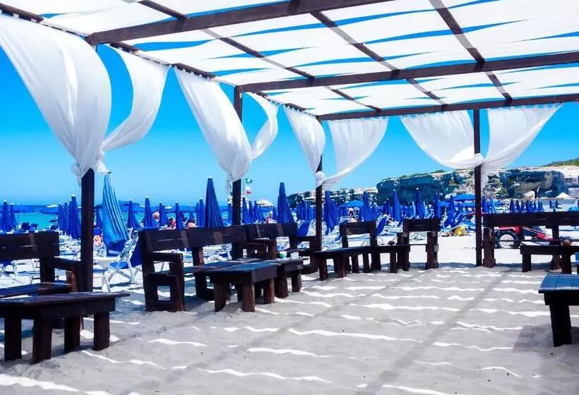 Araba Fenice Village