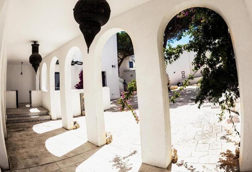 Araba Fenice Village