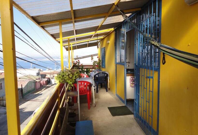 تختخواب و صبحانه Hostal Armando