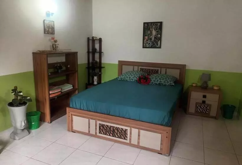 Aamiaismajoitus (B&B) Lovely Flowers In Mount Lavinia