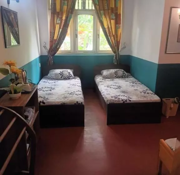 Aamiaismajoitus (B&B) Lovely Flowers In Mount Lavinia