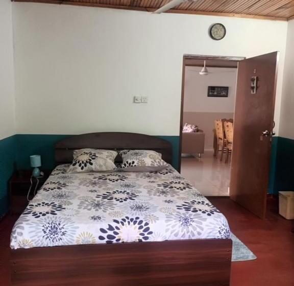 Bed and Breakfast Lovely Flowers In Mount Lavinia