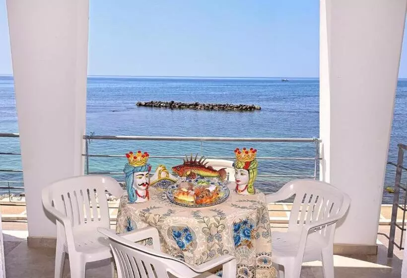 تختخواب و صبحانه New Borgo Dello Stazzone