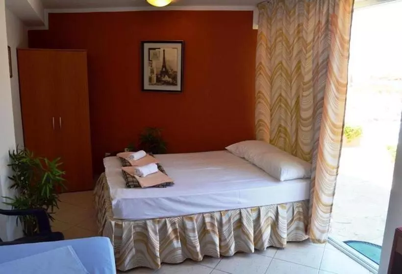 David Apartments And Rooms