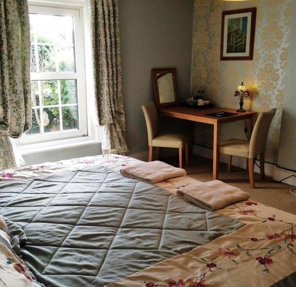 Hillarnias Tearoom And B&b