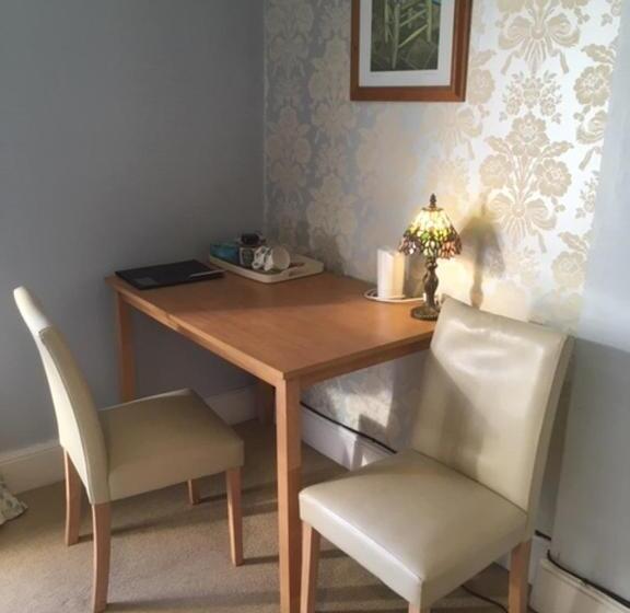 Hillarnias Tearoom And B&b