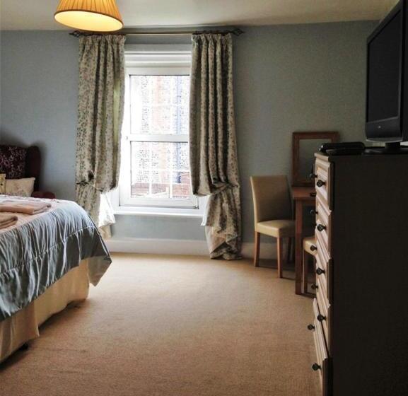 Hillarnias Tearoom And B&b