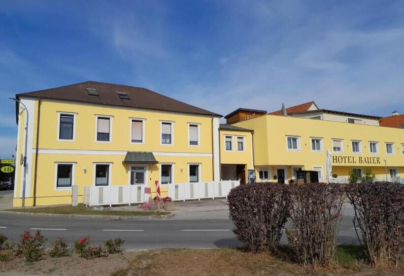 Hotel Bauer