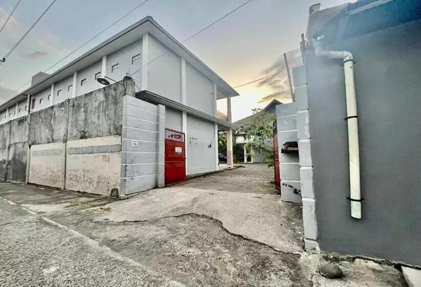 Hotelli Oyo Life 93504 Kost Krisna