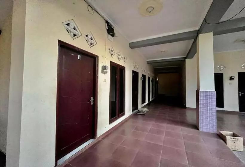 Hotelli Oyo Life 93504 Kost Krisna