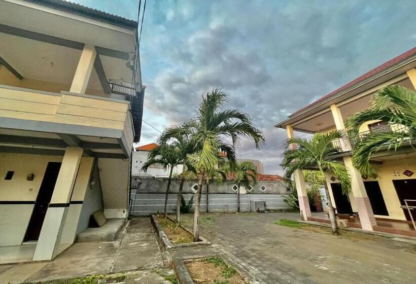 ホテル Oyo Life 93504 Kost Krisna