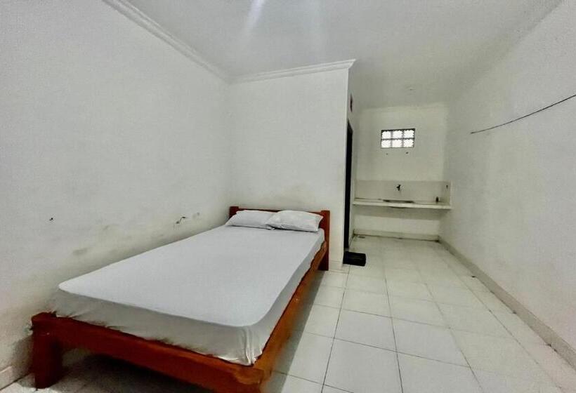 ホテル Oyo Life 93504 Kost Krisna