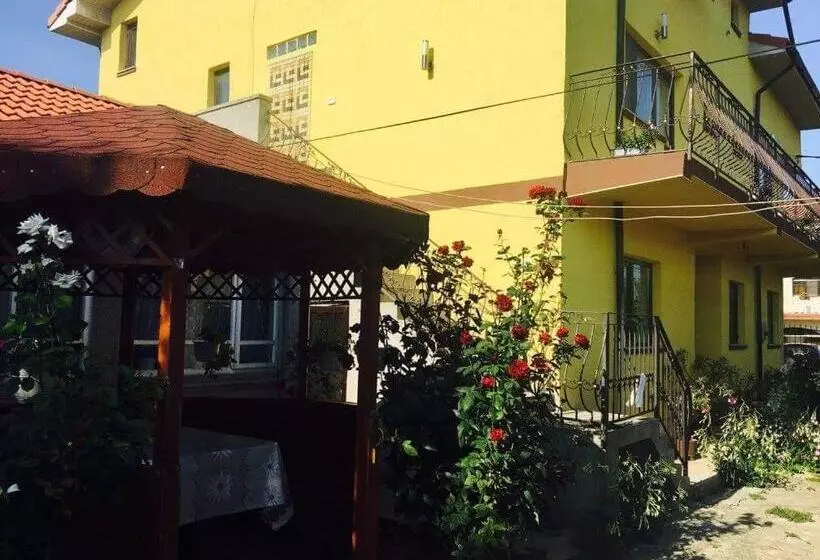 پانسیون Casa Di Madi