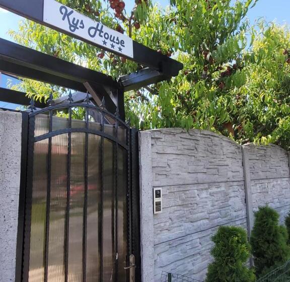 Pensão Kys House