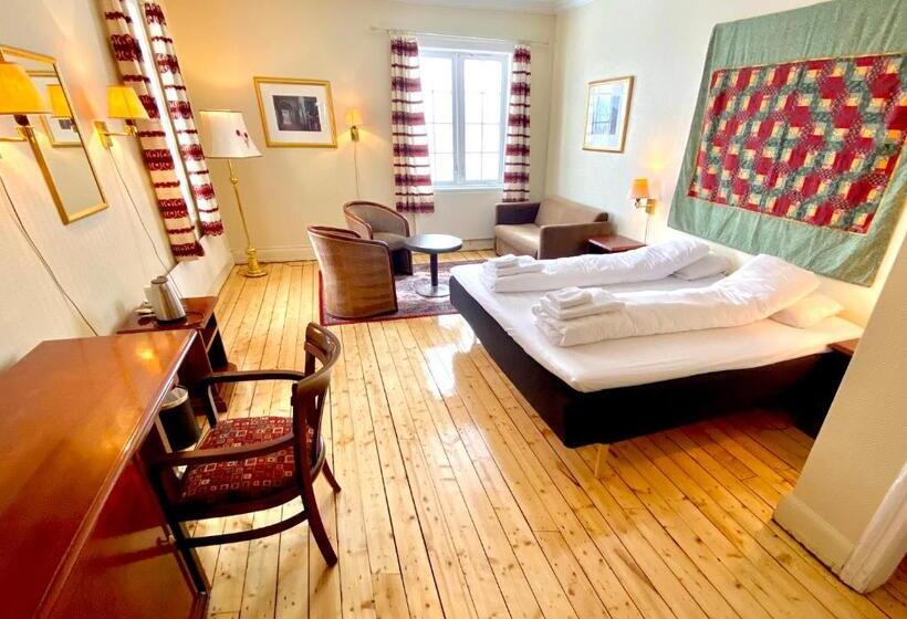 Пансион Solhov, Castle Of The Lyngen Alps