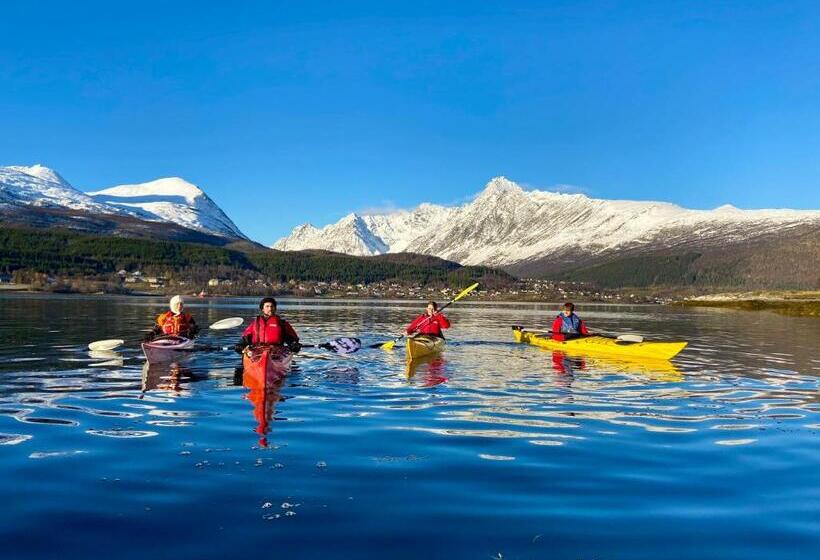 Пансион Solhov, Castle Of The Lyngen Alps