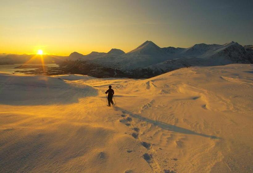 Пансион Solhov, Castle Of The Lyngen Alps
