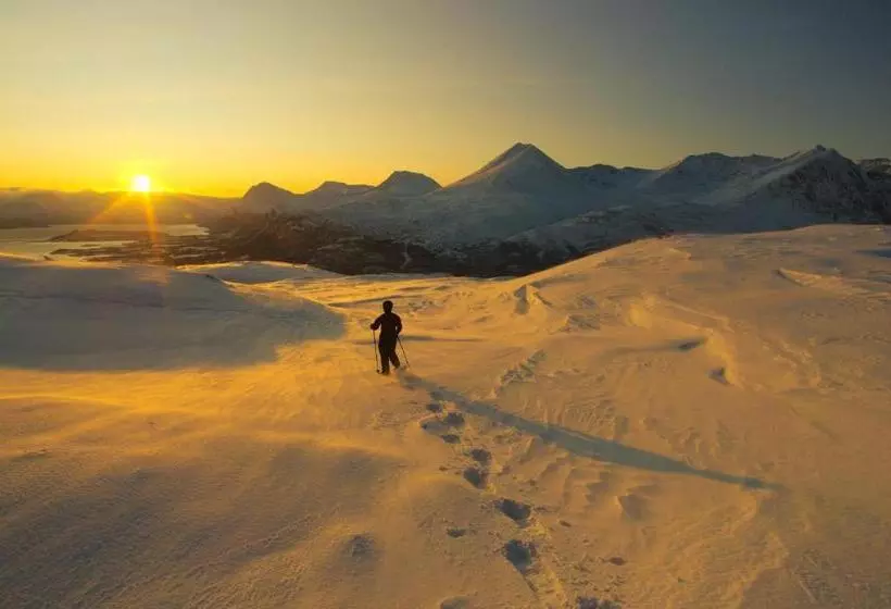 ペンション Solhov, Castle Of The Lyngen Alps