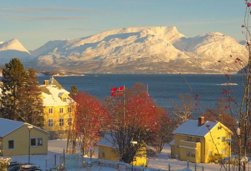 Пансион Solhov, Castle Of The Lyngen Alps