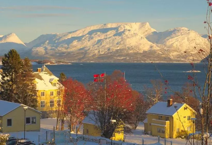 ペンション Solhov, Castle Of The Lyngen Alps