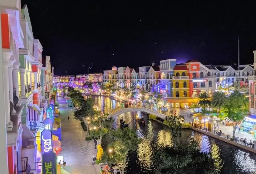 تختخواب و صبحانه Angels Homestay Grand World
