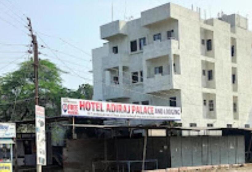 ホテル Adiraj Palace And Lodging, Shani Shingnapur