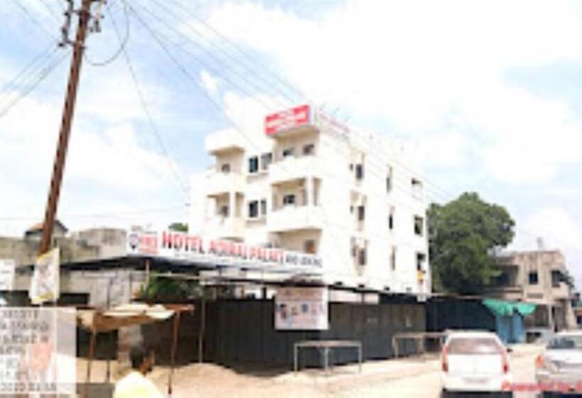ホテル Adiraj Palace And Lodging, Shani Shingnapur