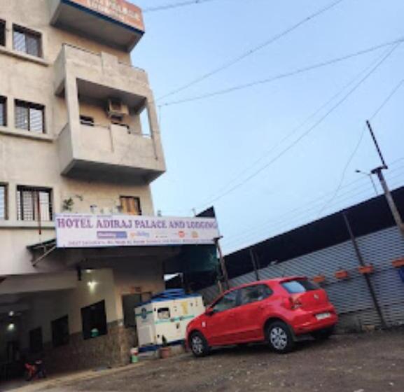 ホテル Adiraj Palace And Lodging, Shani Shingnapur