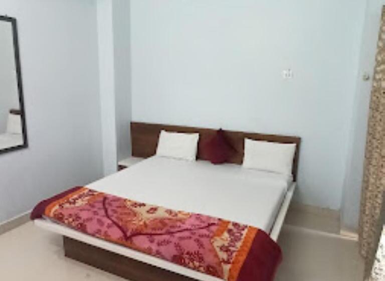 ホテル Adiraj Palace And Lodging, Shani Shingnapur