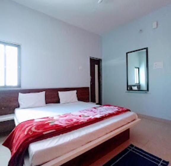 ホテル Adiraj Palace And Lodging, Shani Shingnapur