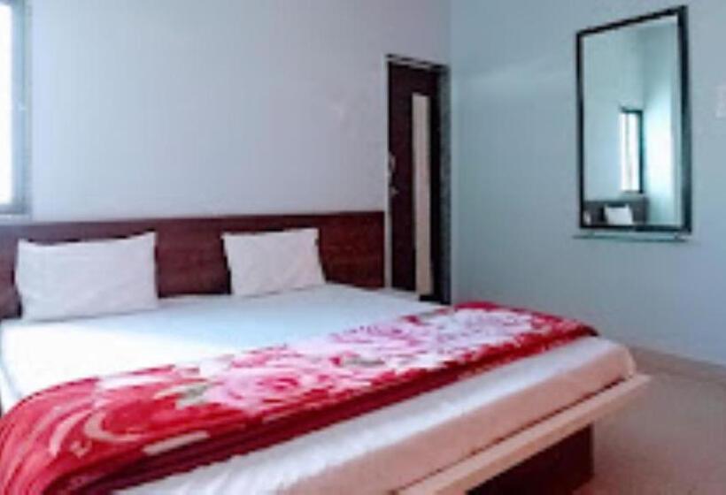 ホテル Adiraj Palace And Lodging, Shani Shingnapur