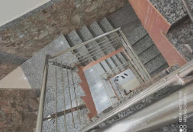 ホテル Adiraj Palace And Lodging, Shani Shingnapur