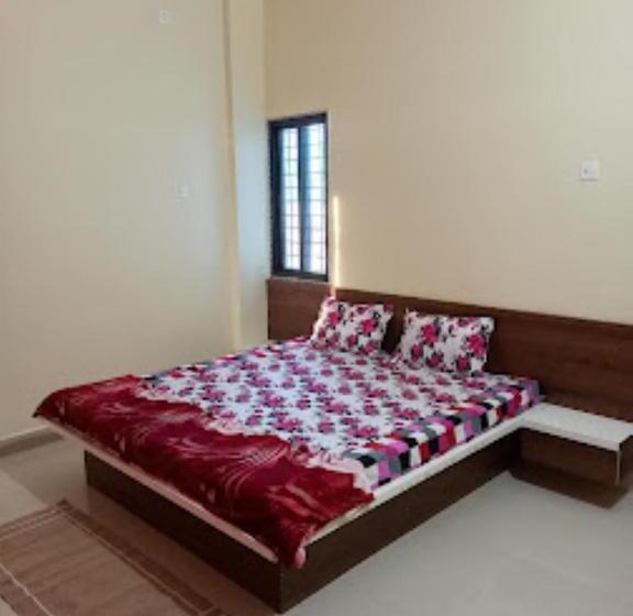 ホテル Adiraj Palace And Lodging, Shani Shingnapur