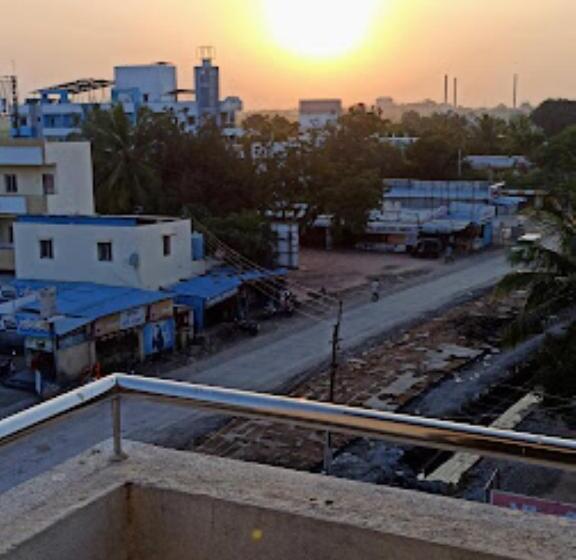 ホテル Adiraj Palace And Lodging, Shani Shingnapur