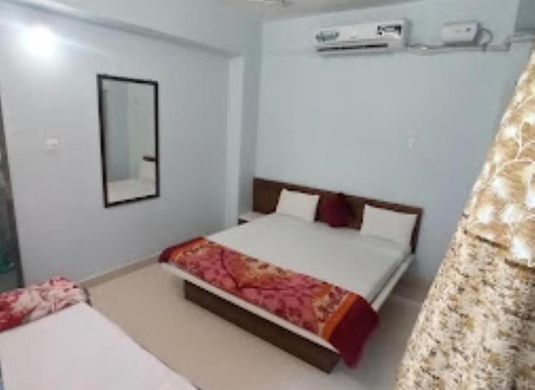 ホテル Adiraj Palace And Lodging, Shani Shingnapur